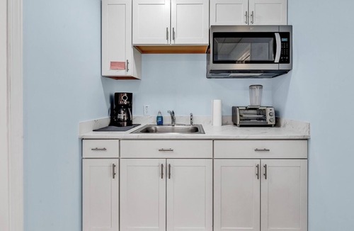 Garden City Apartment | SNOWBIRDS WELCOME! AFFORDIBLE! 1-bdrm efficiency unit in Oceanside Village