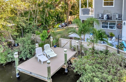 Palmetto House | Soak in the Hot Tub Waterfront! Kayak off the dock