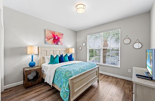 Naples House | Solterra - newly remodeled luxury 3BR condo with lake and golf views, access to resort pool, hot tub, and golf courses at Lely Resort! Close to Naples beaches, 5th Avenue S, and Marco Island! Ideal for families or groups, perfect for a summer vacation!