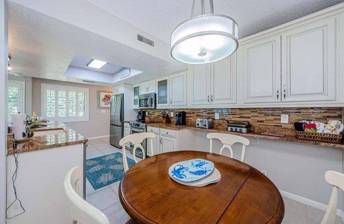 Belleair Beach Condo | Sonrisa 1, Beachfront Condo in Belleair Beach