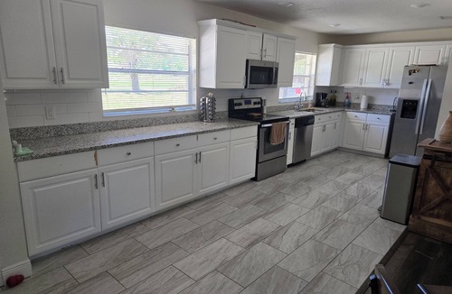 Mount Plymouth House | Soothing 3-bedroom house with AC in charming Sorrento