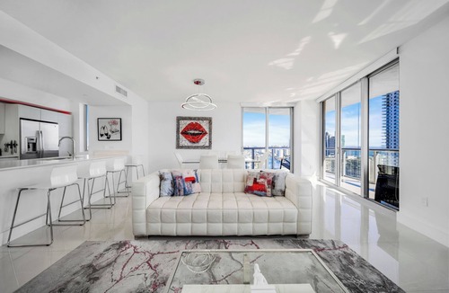 Hallandale Beach Apartment | ★ Sophisticated Miami Retreat at Beachwalk with Balcony-25 min to MAJOR INTERNATIONAL SPORTING EVENT!