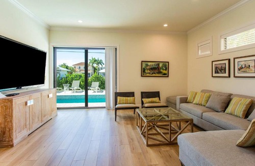 Naples Park House | Sorrento - Spacious 5BR 4,5BA Home with Private pool & hot tub, ideal for families and groups! Pet friendly with plenty of comfort and space, Short walk to Delnor Wiggins Beach, close to Naples attractions!