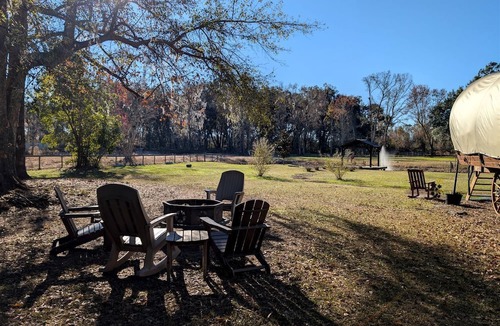 Putnam Hall Cabin | Soulful Glamping Experience with Highland Cows, Private Wagon & Nature in Melrose, Florida