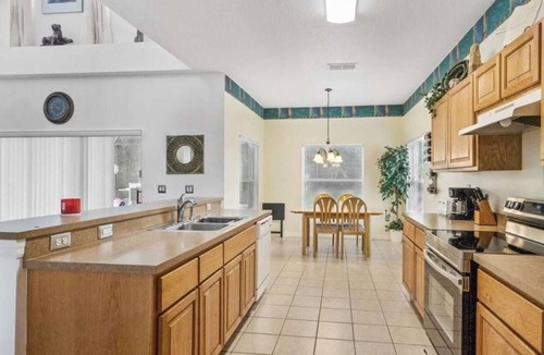 Cumbrian Lakes House | South facing pool home, gated community, 10 mins to Walt Disney World Resort!