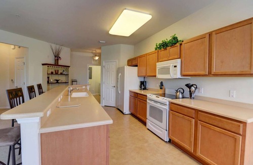 Majestic Palms Condo | South Fort Myers Gated Community! Heated Pool & Hot Tub! Close to Beaches, Shopping & Dining!