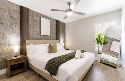 Beach Park Apartment | South Tampa Resort Retreat Pool Gym & Walkable Location