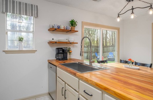 Richmond Hill House | Southern Getaway near Downtown Savannah & Tybee