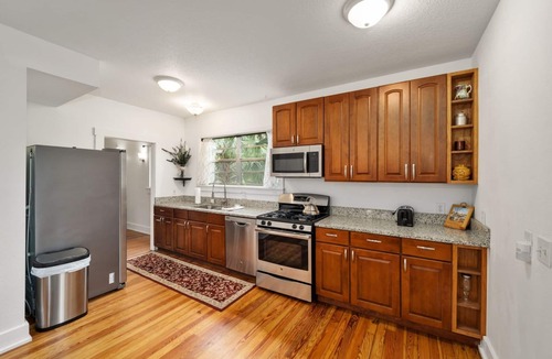 Ocala House | Southern Porch Life Circa 1938 > with 4 bed 2 bath plus 1 screen porch with Fan