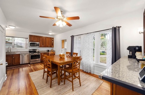 Ocala House | Southern Porch Life Circa 1938 > with 4 bed 2 bath plus 1 screen porch with Fan