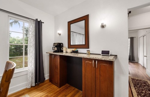 Ocala House | Southern Porch Life Circa 1938 > with 4 bed 2 bath plus 1 screen porch with Fan