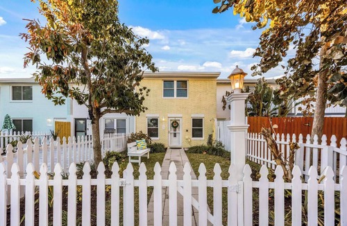Cape Caneveral Beach Gardens House | Space Coast Surf & Rocket Launch Escape