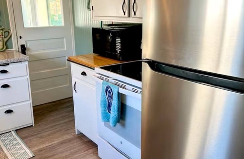 Manitou Beach-Devils Lake House | Spacious 4-bedroom house in lovely Manitou Beach-Devils Lake with AC