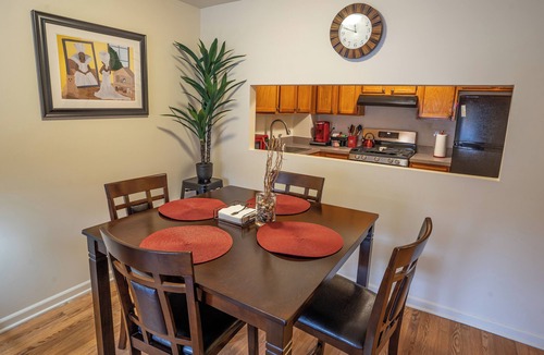 West Bronx Apartment | Spacious 2‑Bedroom Bronx Retreat — Minutes to Manhattan!