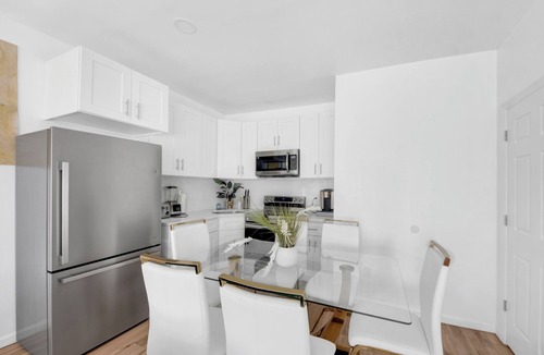 Bryn Mawr House | Spacious 2 Bedroom Home/Parking Included/Near NYC