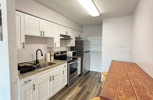 Pinellas Park Apartment | Spacious 2BR Tampa Bay Apartment near Beaches, Arenas & Airport Minutes Away