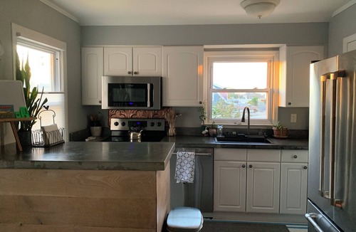 Long Beach Apartment | Spacious 3-bedroom apartment with WiFi, AC in brilliant Long Beach