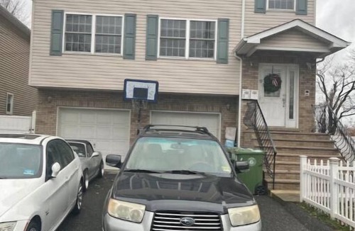 Linden House | Spacious 3 Bedroom Apt Rental Near EWR Airport & NYC