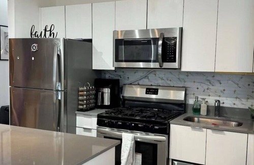 East Harlem Apartment | Spacious 3-bedroom apartment in Manhattan with fired place and Gym