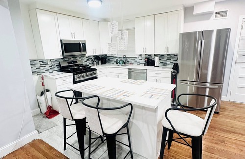 Elmont House | Spacious 3 -Bedroom Home: Your Perfect Family Haven Awaits!"