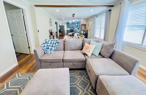 Lyons House | Spacious 3Bed, 2Bath Home for Corporate Stays, Contractors/Healthcare Providers