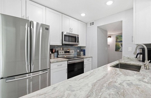 Bayview Condo | Spacious 3BR Condo in Gated St. Petersburg Community with Private Beach