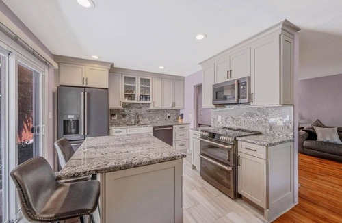 West Hills House | Spacious 3BR Modern Family Retreat Near Oheka Castle and Huntington Village