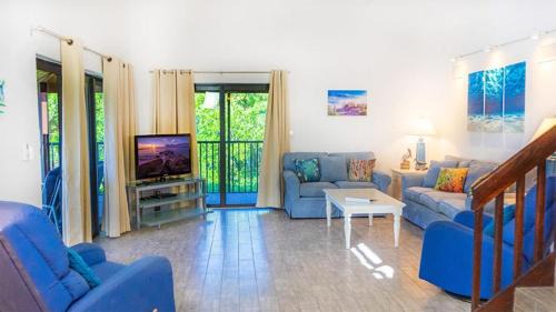 Sanibel House | Spacious 3BR retreat with Full Wrap-Around Lanai - Sanibel Island - Pet Friendly - Signal Inn 13