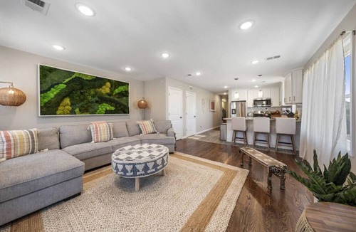 Newark Villa | Spacious 3BR Top-Floor Retreat that Sleeps 8 | Near NYC + EWR