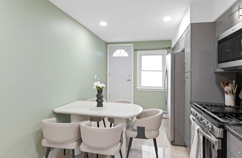 Guttenberg Apartment | Spacious 3BR w/Rooftop Terrace & Free Parking Near NYC