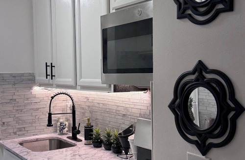 East Harlem Apartment | Spacious 4-bedroom apartment by Central Park North with fire place and gym