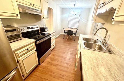 Statesboro House | Spacious 4-bedroom house 5 minutes from GSU and close to everything