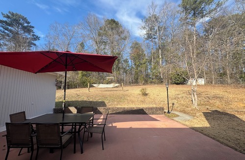 Macon House | Spacious 4-bedroom house in tranquil North Macon with a ping pong & pool table!