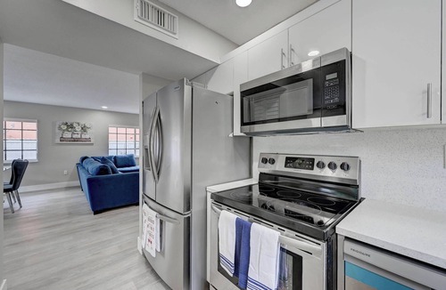 Richmond West House | Spacious 4-bedroom house in awesome Miami with Wi-Fi, AC, Heated Pool.