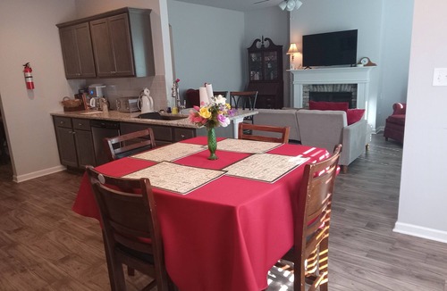 Newnan House | Spacious 4 BR (5 beds) 2.5 bath home in Newnan GA