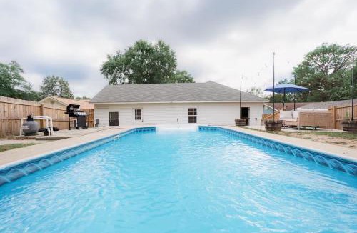Columbus House | Spacious 4BR Home Pool and Comfort