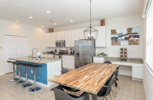 Kissimmee House | Spacious 4BR townhome in Kissimmee with lake views, perfect for families!