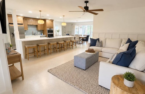 Crystal River House | Spacious 5-bedroom Canal Retreat in Beautiful Crystal River, FL with Gym