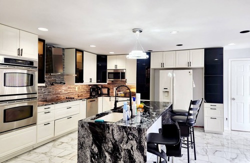 Bay Shore House | Spacious 5-bedroom house with AC in amazing Bay Shore