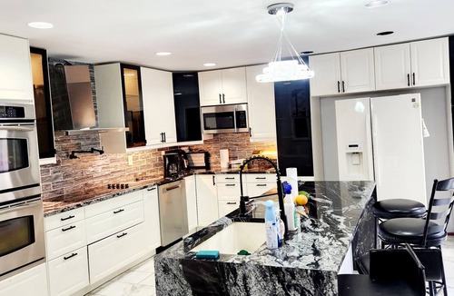 Bay Shore House | Spacious 5-bedroom house in lovely Bay Shore with AC. Mega Home 5000sqf