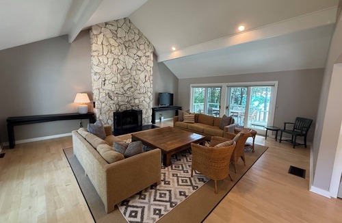Pentwater House | Spacious 5-bedroom house with private access to Lake Michigan beachfront.