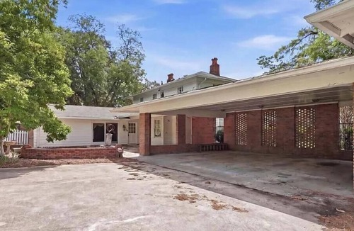 Ashburn House | Spacious 5 bedroom house in tranquil Ashburn with AC