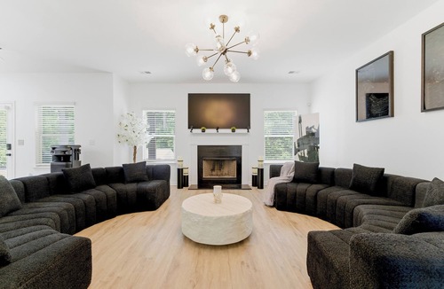 Hampton House | Spacious 5-bedroom house with a king size sofa bed on the 2nd Floor Loft area.