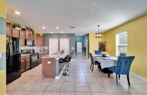 Wimauma House | Spacious 5-bedroom house in pleasant Wimauma with a warmth vibe