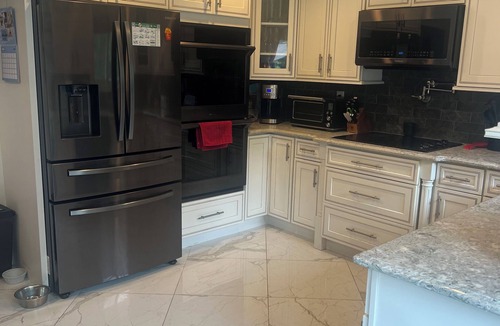 Old Bethpage House | Spacious 5-bedroom house in Farmingdale Village near from Bethpage Black