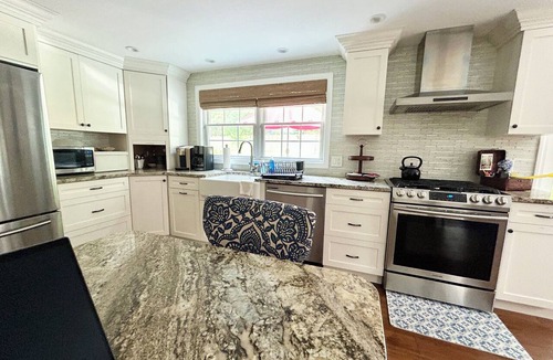 Westerly House | Spacious 5bdrm home- saltwater pool, WiFi, AC, private beach parking pass