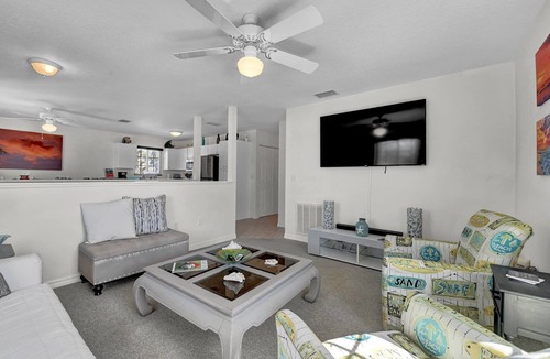 Cortez House | Spacious 5BR Duplex Near Beach and IMG - Ideal for Multi-Family Vacations