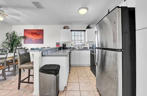 Cortez House | Spacious 5BR Duplex Near Beach and IMG - Ideal for Multi-Family Vacations