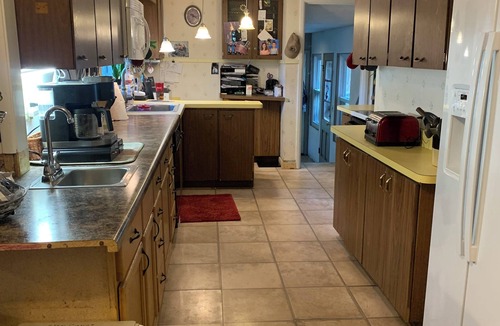 Norton Shores House | Spacious 6-bedroom house with WiFi, AC in marvelous Norton Shores