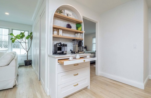Westport House | Spacious 6-bedroom 5 bathroom Dream House, with salt water pool & stone hot tub.